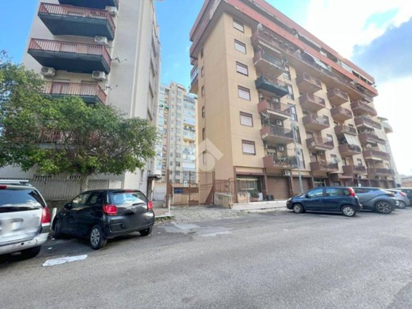 locale commerciale in vendita a Palermo in zona Montepellegrino
