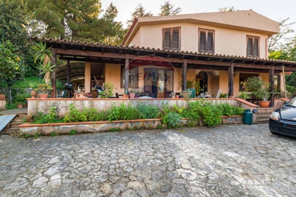 casa indipendente in vendita a Palermo in zona Borgo Nuovo