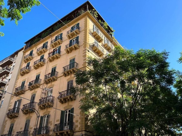 ufficio in vendita a Palermo in zona Politeama