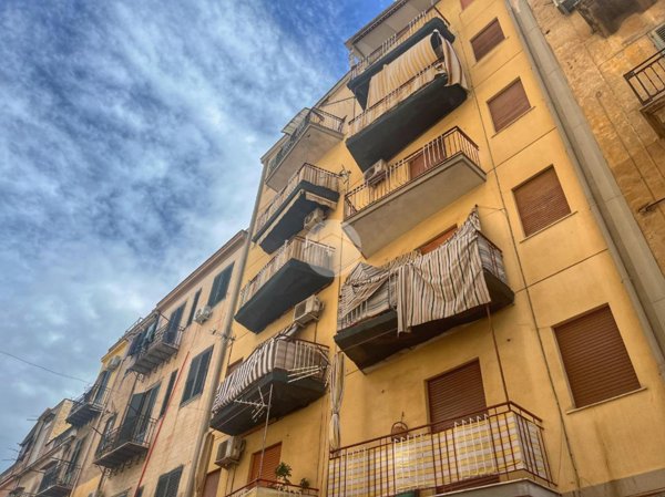 appartamento in vendita a Palermo in zona Zisa