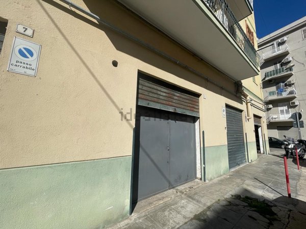 locale di sgombero in vendita a Palermo in zona Zisa