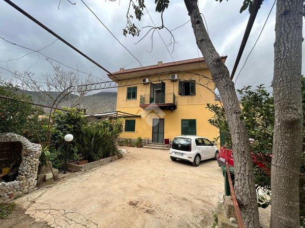 casa indipendente in vendita a Palermo in zona Partanna