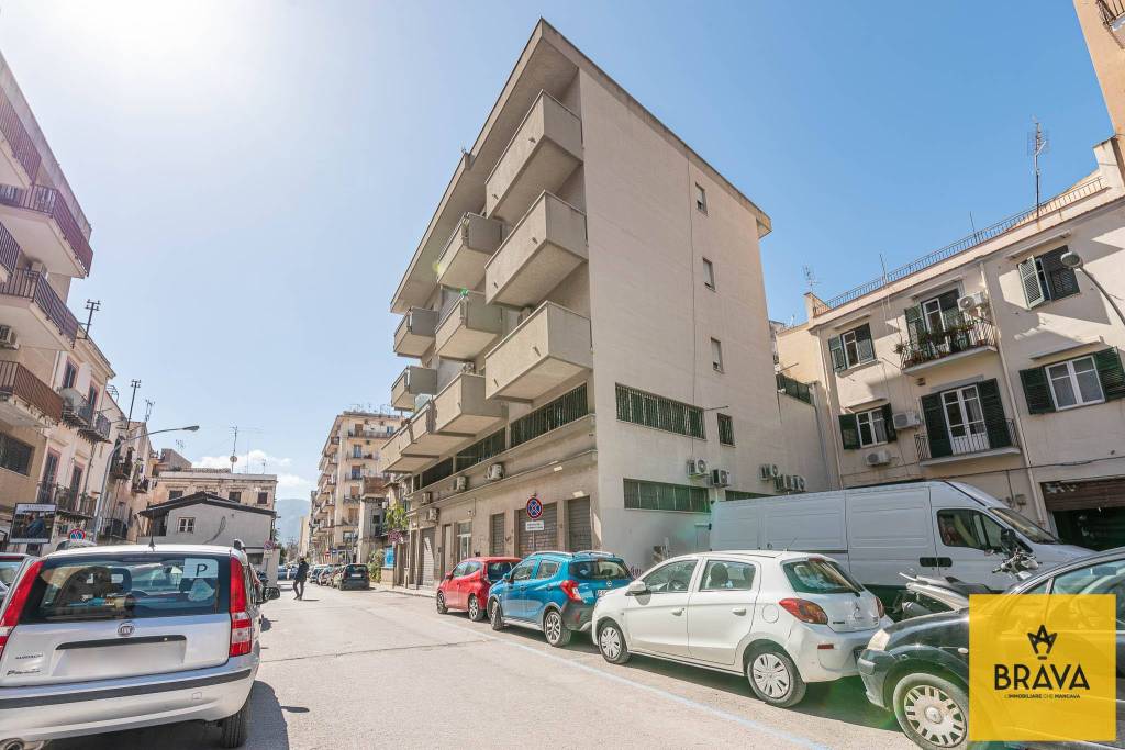 appartamento in vendita a Palermo in zona Zisa