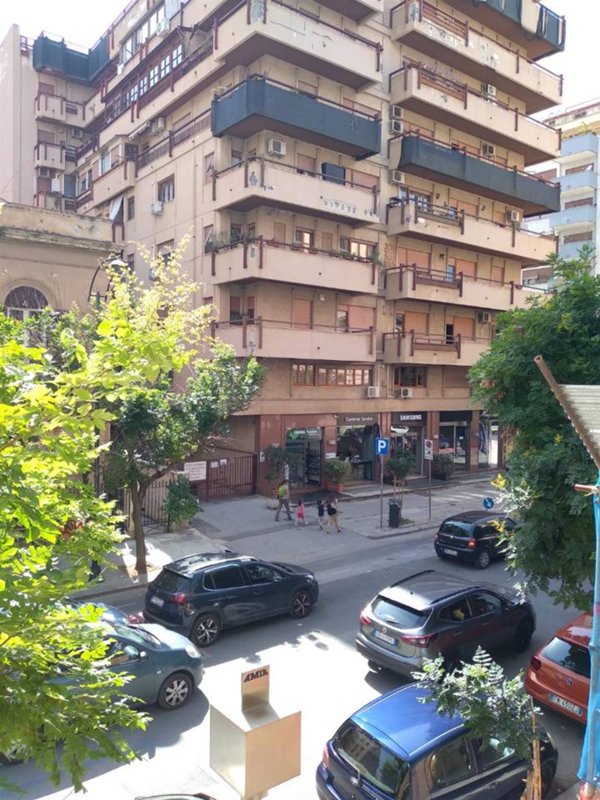 ufficio in vendita a Palermo in zona Libertà