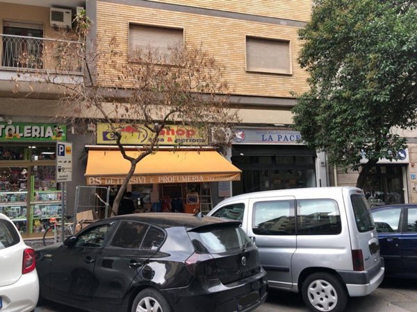 locale commerciale in vendita a Palermo in zona Politeama