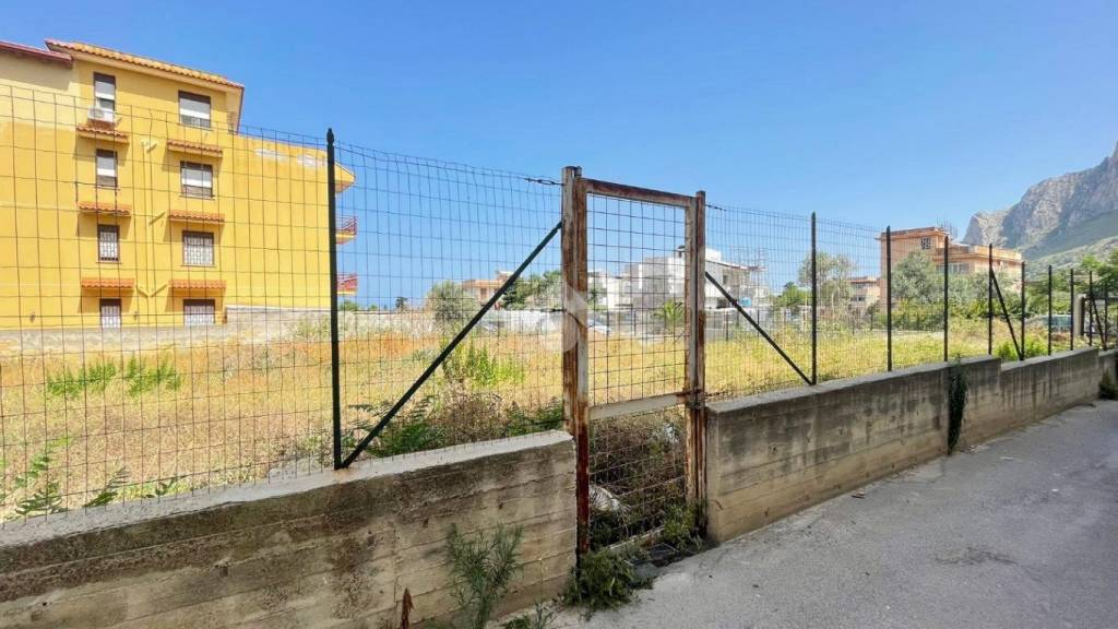 terreno edificabile in vendita a Palermo in zona Sferracavallo