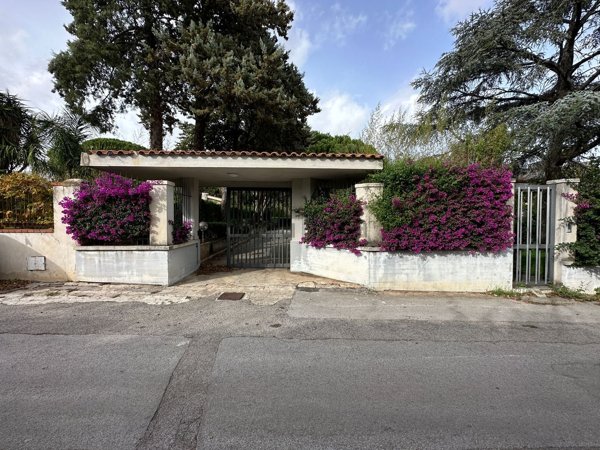 casa indipendente in vendita a Palermo in zona Mezzomonreale