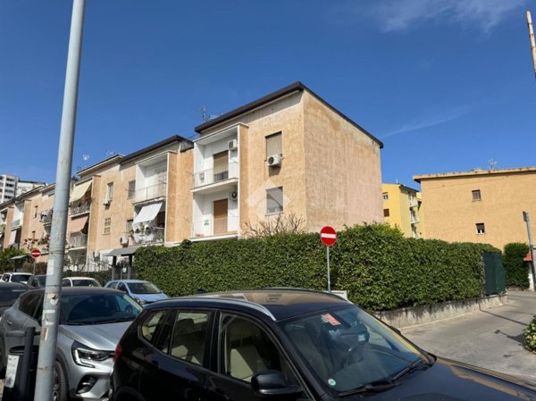 appartamento in vendita a Palermo in zona Malaspina/Palagonia