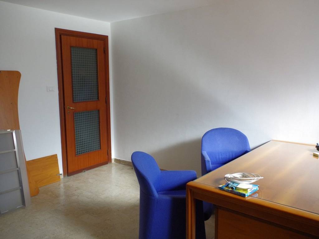 ufficio in vendita a Palermo in zona Malaspina/Palagonia