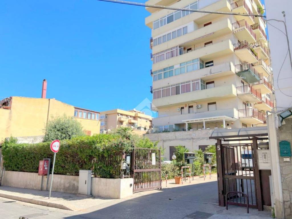 ufficio in vendita a Palermo in zona Pallavicino