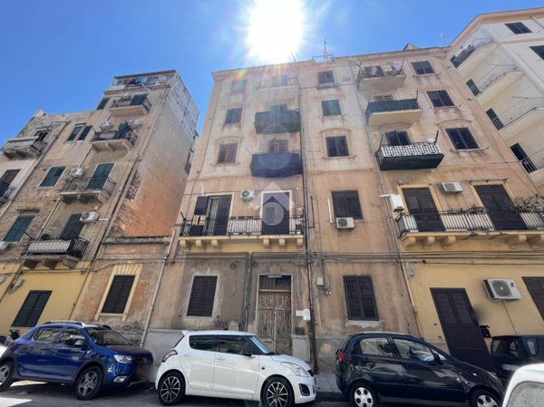 appartamento in vendita a Palermo in zona Zisa