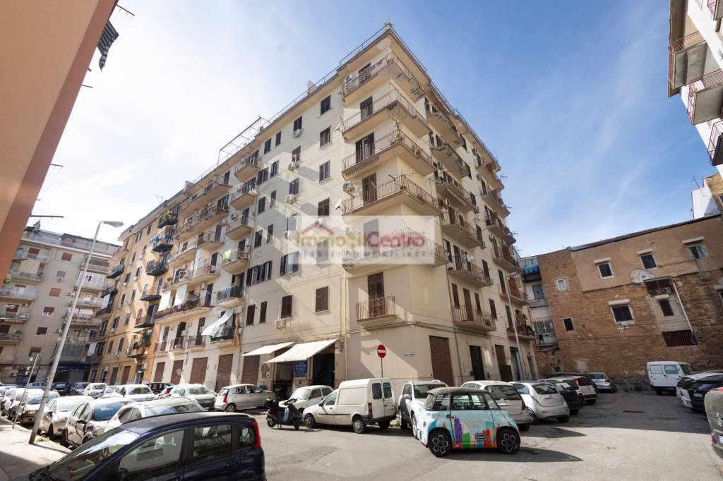 appartamento in vendita a Palermo in zona Malaspina/Palagonia