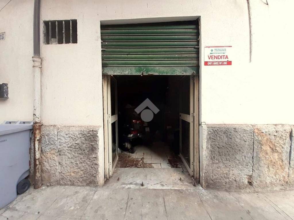 negozio in vendita a Palermo in zona Zisa