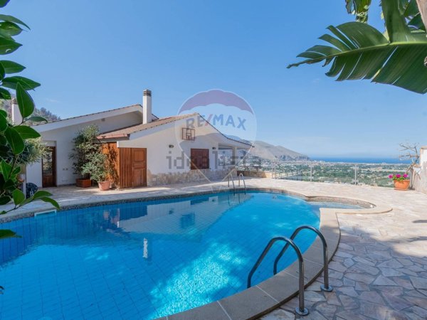 casa indipendente in vendita a Palermo in zona Mondello