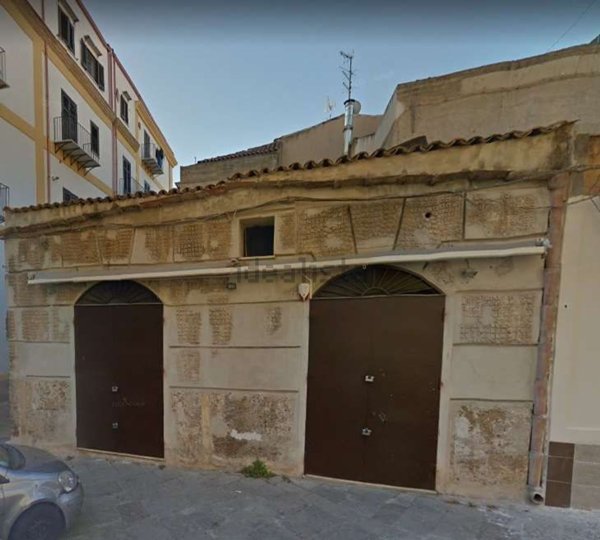 locale commerciale in vendita a Palermo in zona Centro storico