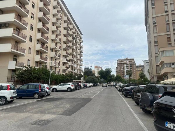 locale commerciale in vendita a Palermo in zona Montepellegrino