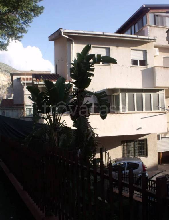 casa indipendente in vendita a Palermo in zona Borgo Nuovo
