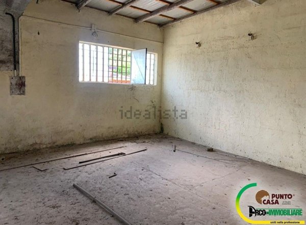 locale di sgombero in vendita a Palermo in zona Cruillas