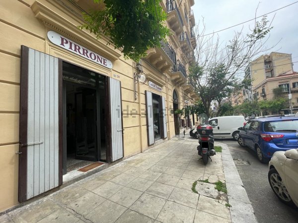 locale commerciale in vendita a Palermo in zona Libertà