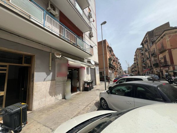 negozio in vendita a Palermo in zona Montepellegrino