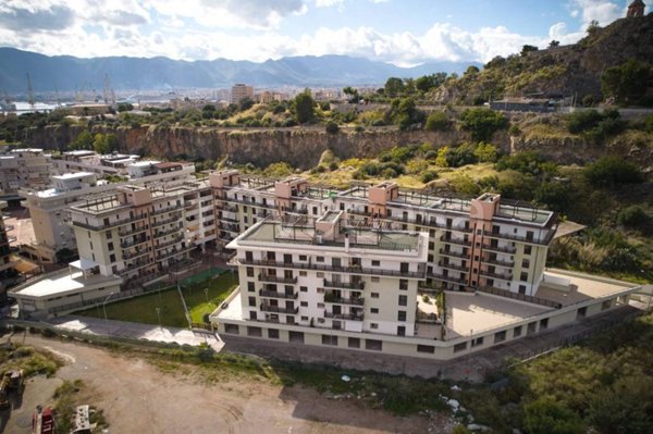 negozio in vendita a Palermo in zona Arenella/Vergine Maria