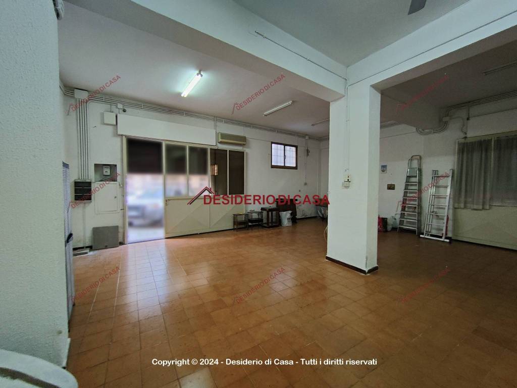 locale commerciale in vendita a Palermo in zona Malaspina/Palagonia