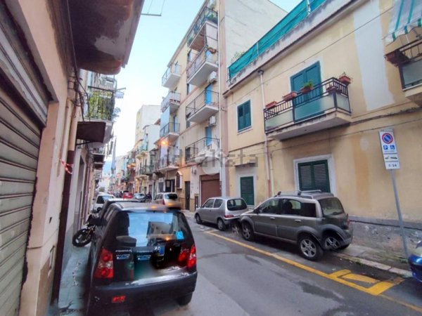 appartamento in vendita a Palermo in zona Zisa