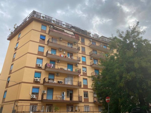appartamento in vendita a Palermo in zona Malaspina/Palagonia