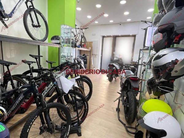 negozio in vendita a Palermo in zona Zisa