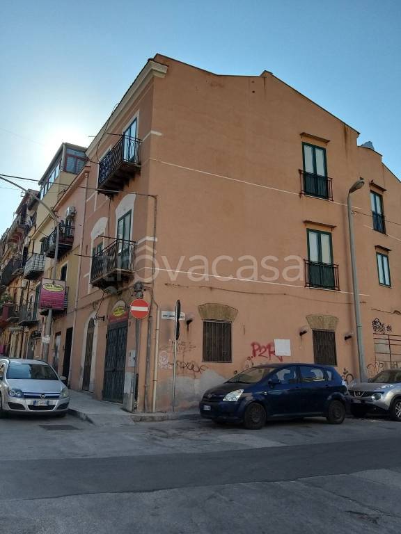 appartamento in vendita a Palermo in zona Zisa