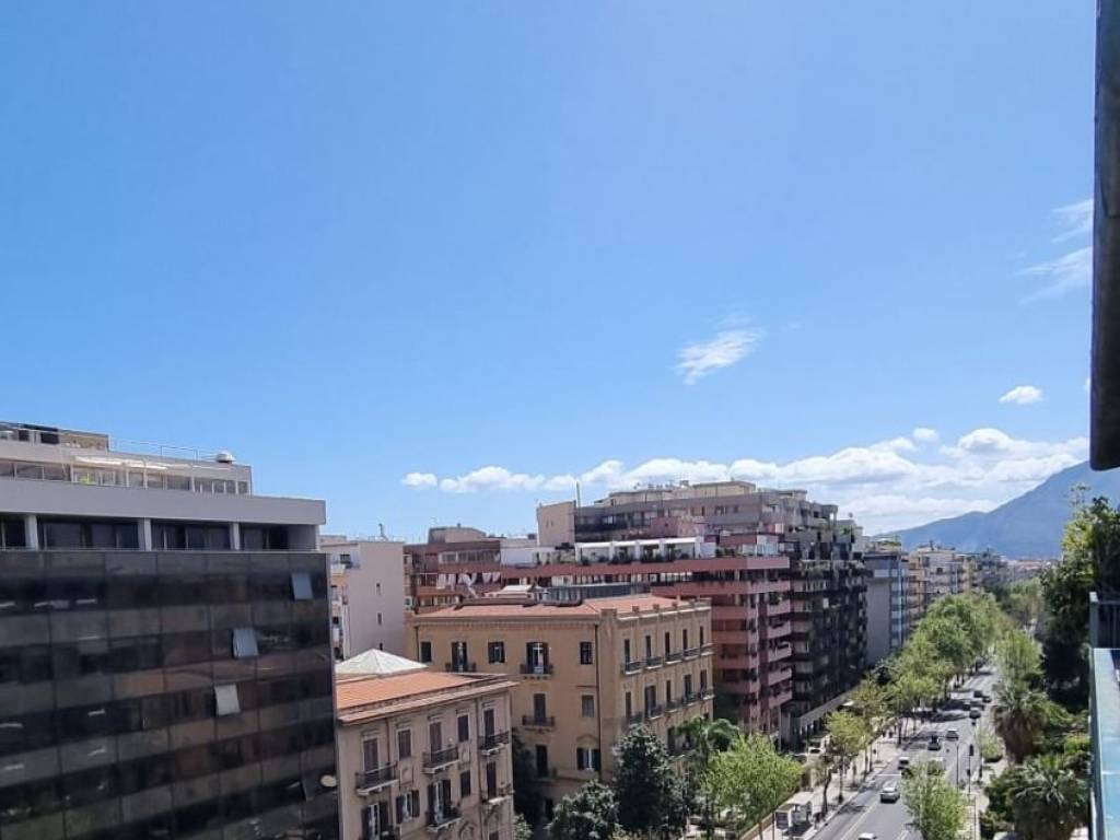 appartamento in vendita a Palermo in zona Libertà