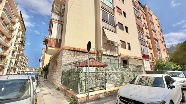 appartamento in vendita a Palermo in zona Malaspina/Palagonia