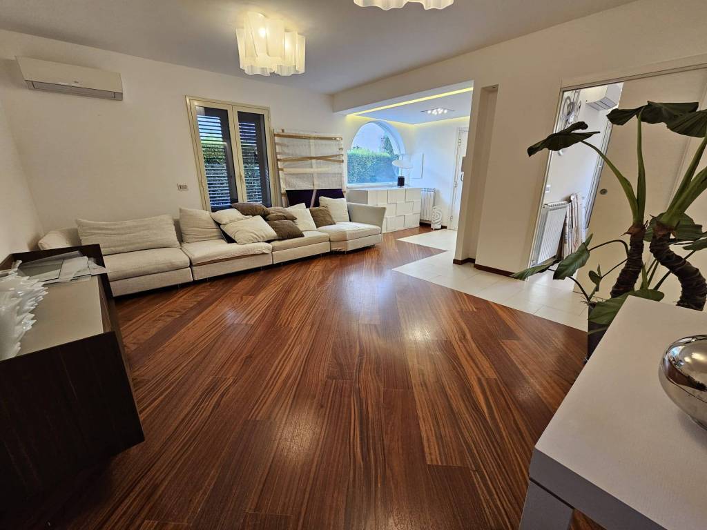 casa indipendente in vendita a Palermo in zona Montegrappa / Santa Rosalia