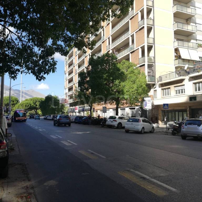locale commerciale in vendita a Palermo in zona Malaspina/Palagonia