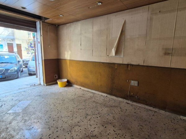 negozio in vendita a Palermo in zona Malaspina/Palagonia