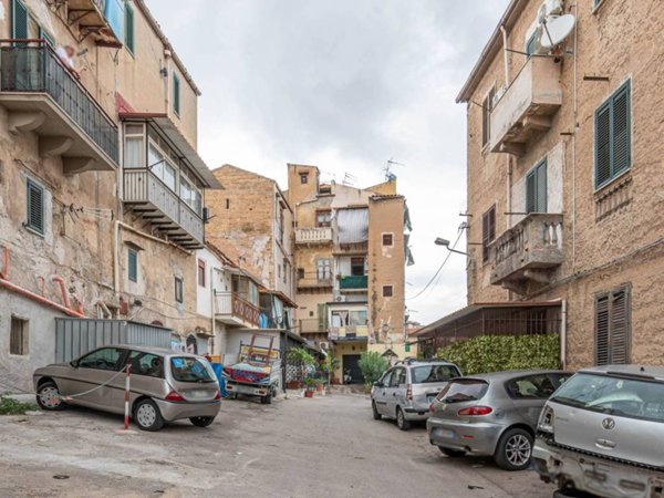appartamento in vendita a Palermo in zona Zisa