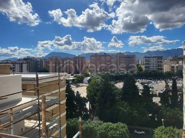 appartamento in vendita a Palermo in zona Malaspina/Palagonia