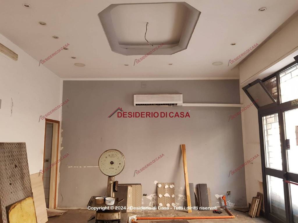 negozio in vendita a Palermo in zona Malaspina/Palagonia