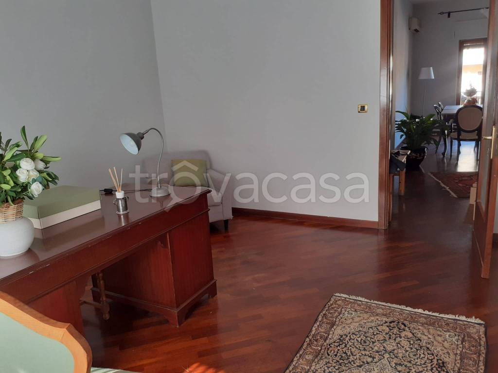 appartamento in vendita a Palermo in zona Malaspina/Palagonia