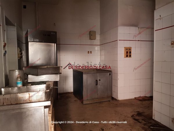 locale commerciale in vendita a Palermo in zona Politeama