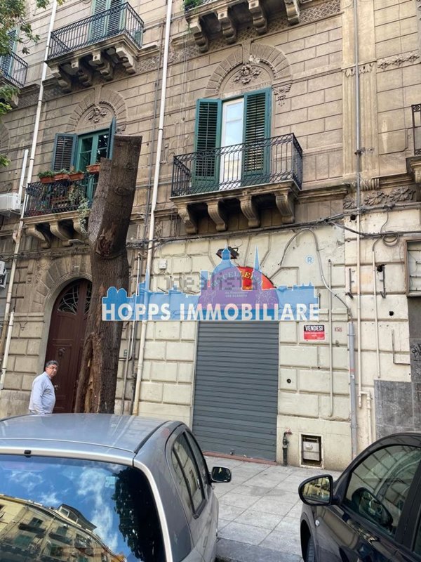 locale commerciale in vendita a Palermo in zona Libertà