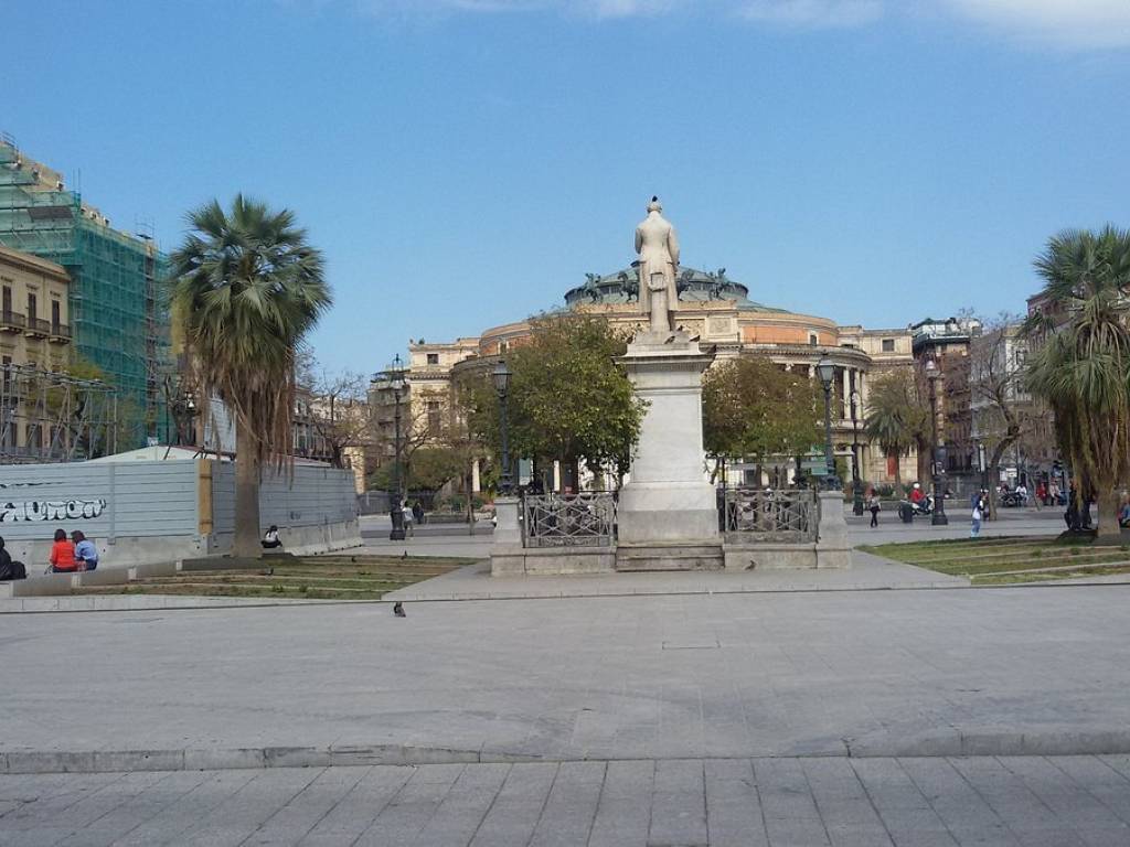 negozio in vendita a Palermo in zona Libertà