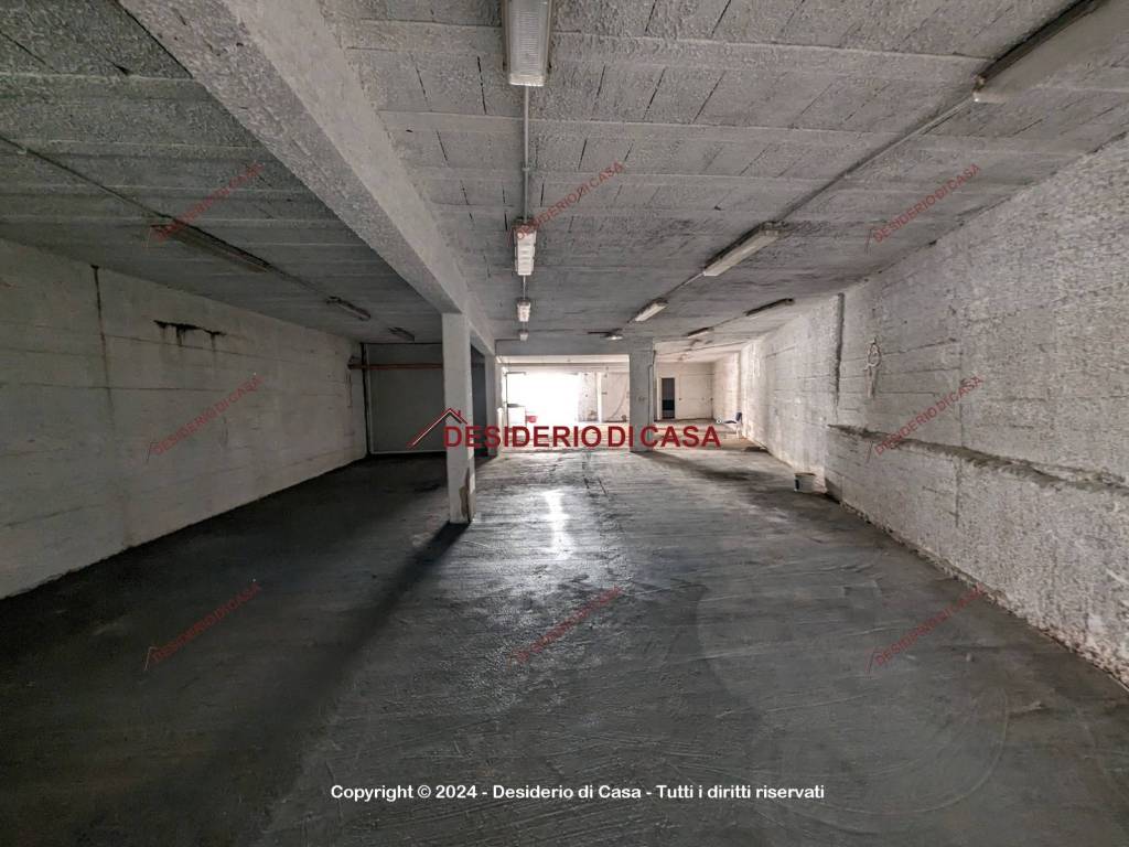 locale commerciale in vendita a Palermo in zona Acqua dei Corsari