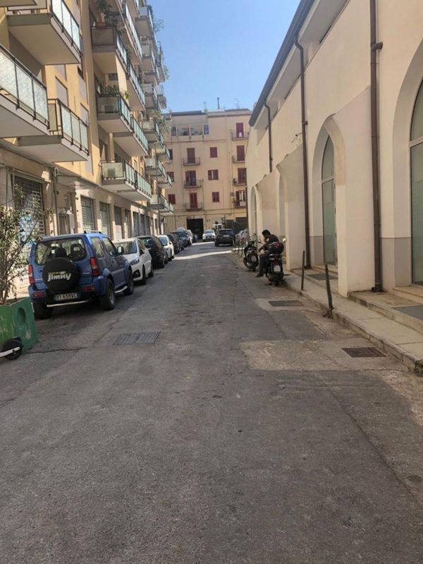 locale commerciale in vendita a Palermo