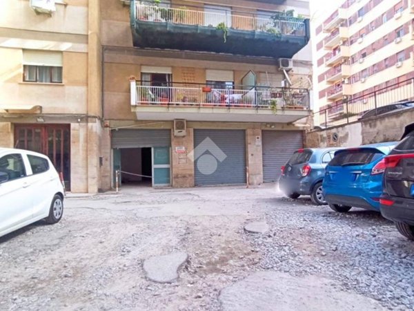 locale commerciale in vendita a Palermo in zona Montepellegrino