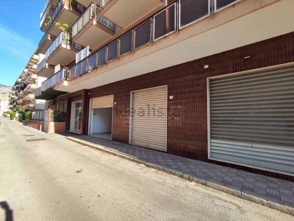 locale commerciale in vendita a Palermo in zona Cruillas