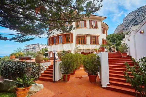 casa indipendente in vendita a Palermo in zona Mondello