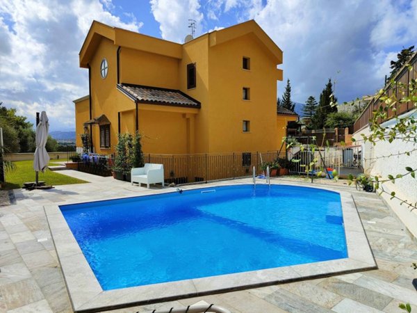 casa indipendente in vendita a Palermo in zona Mondello