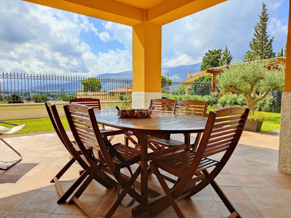casa indipendente in vendita a Palermo in zona Mondello