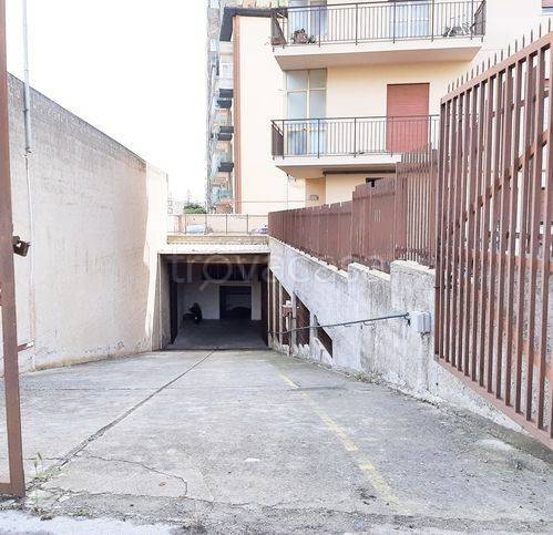 negozio in vendita a Palermo in zona Calatafimi / Cuba